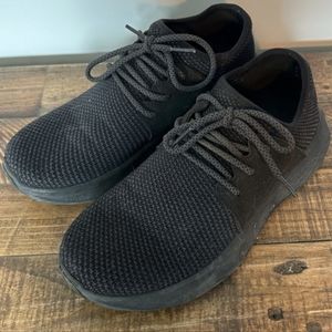 Vessi Everyday Classic - Size 8 - All Black